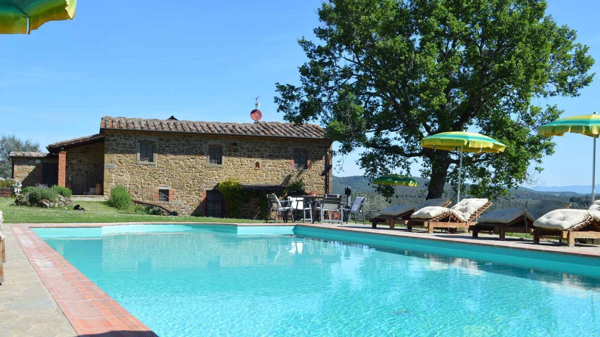 Civitella in Val di Chiana Villa | Villa with pool and garden