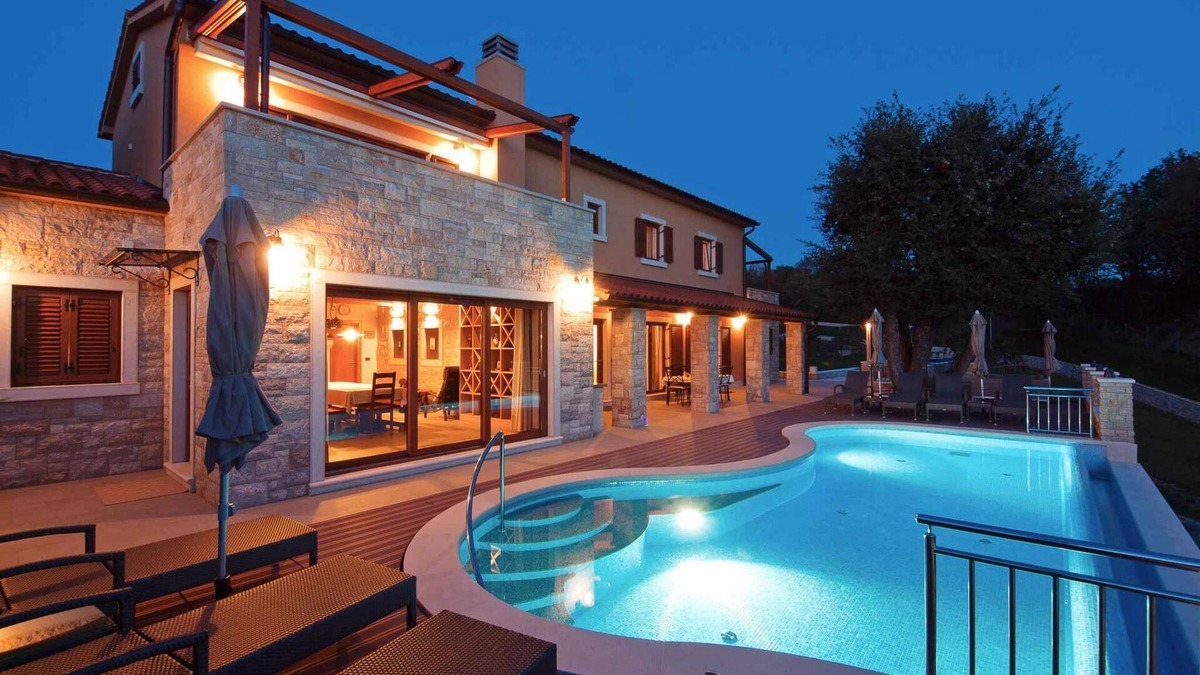 Kapelica Villa | Villa with pool and mini golf