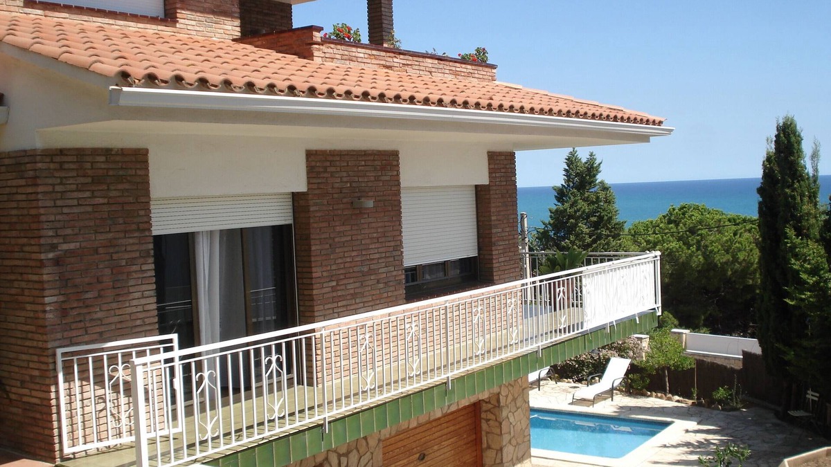 Canet de Mar Villa | VILLA WITH POOL, CLOSE TO THE BEACH, AND FANTASTIC SEA VIEWS.