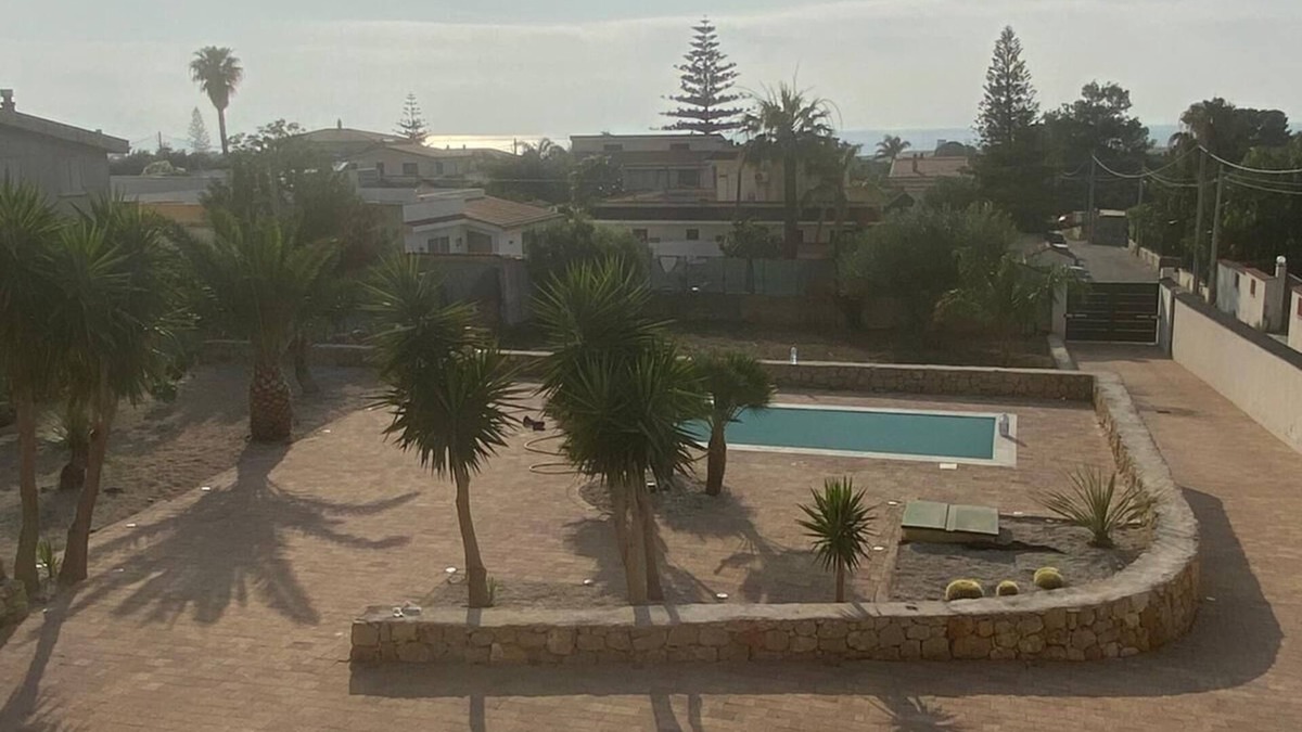 Cinisi Villa | Villa with pool consisting of two apartments 500mt from the beach magaggiari