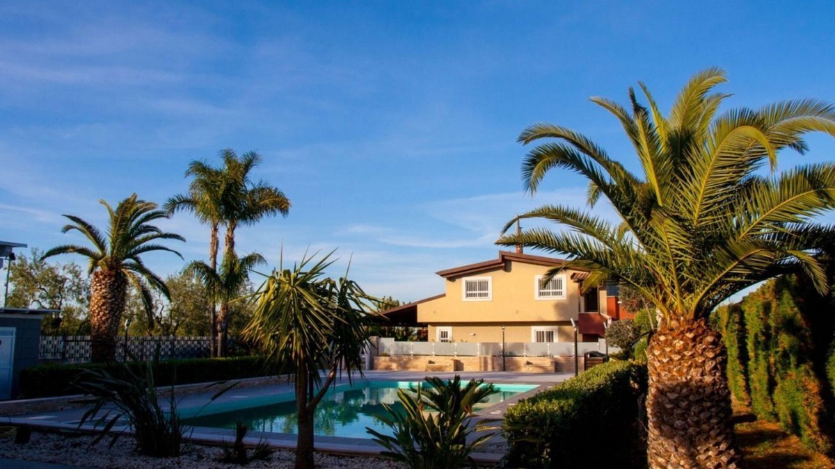Trani Apartment | Villa with Pool & Garden - Ground floor
