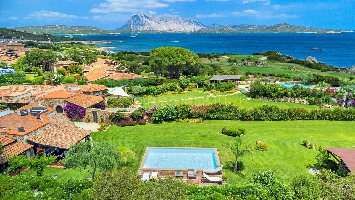 Puntaldia Villa | Villa with pool in Puntaldia: Villa Beth