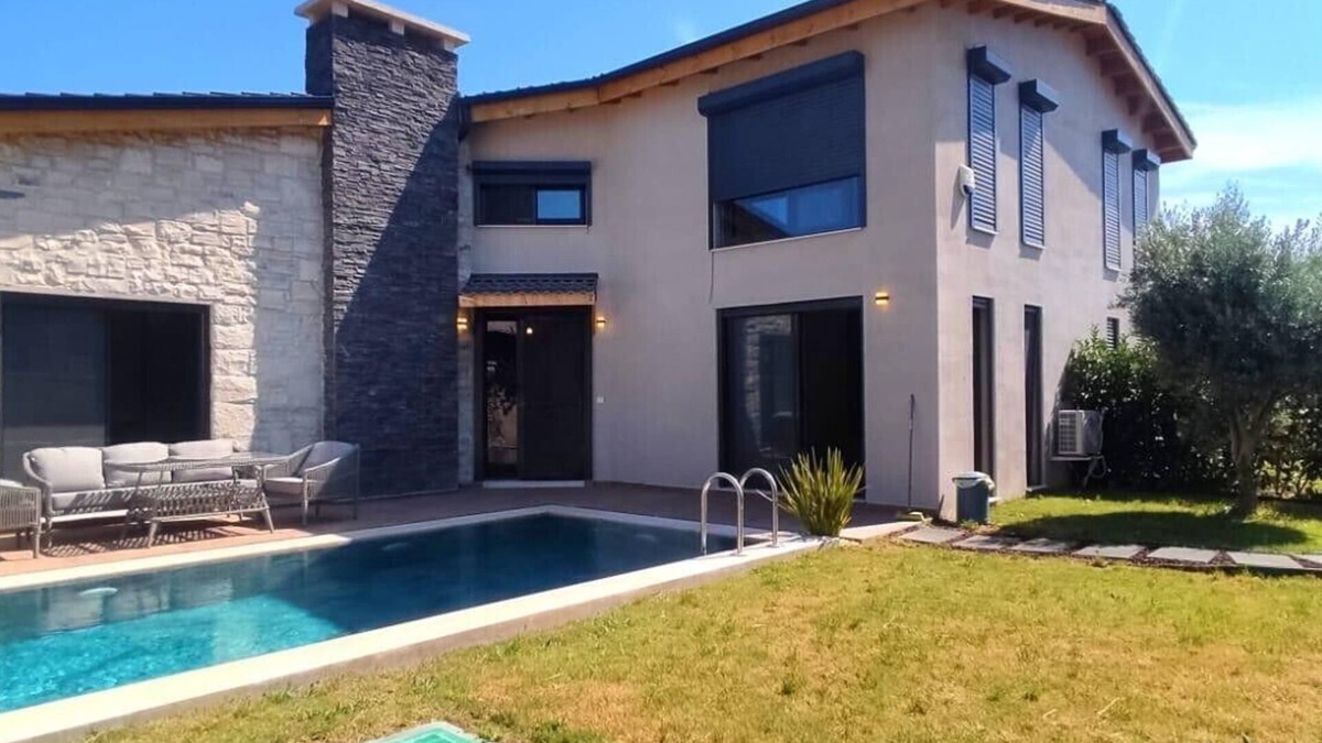 Urla Villa | VILLA WITH POOL IN URLA, CLOSE TO THE SEA AND CITY CENTER