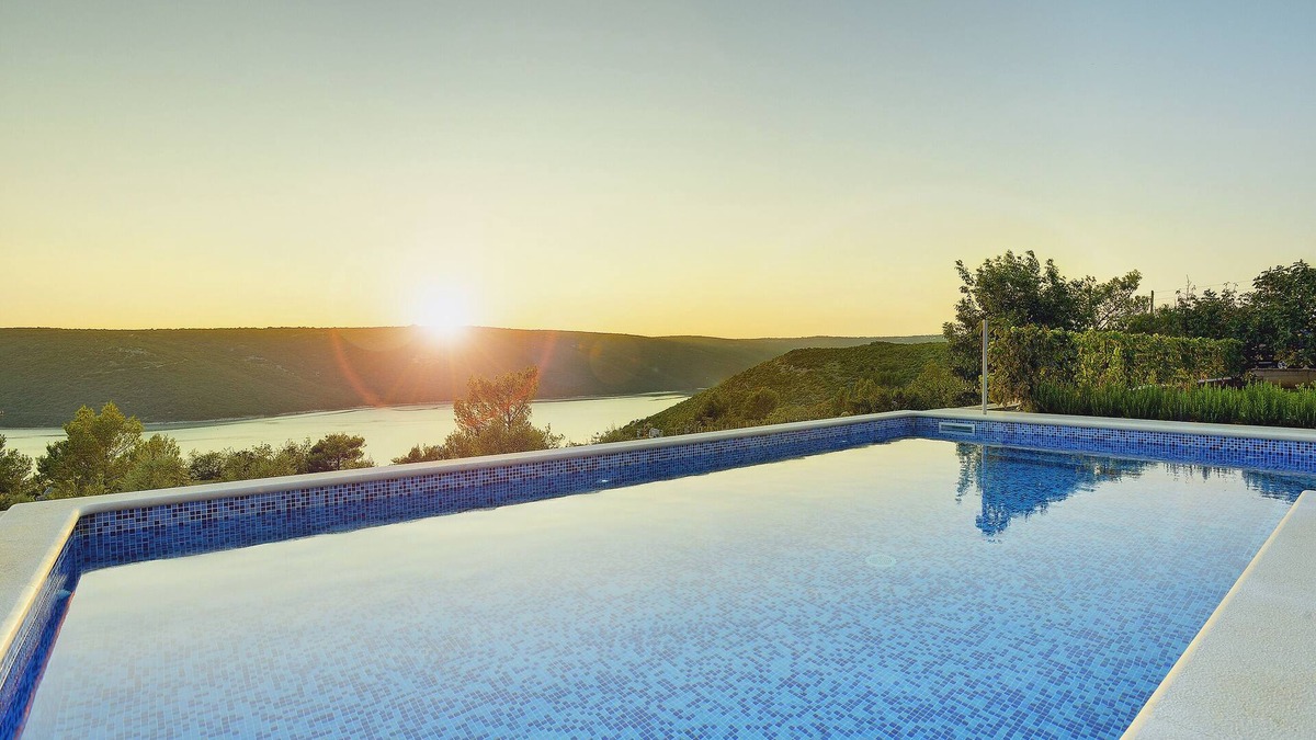 Rasa House | Villa with pool, only 1 km from the beach; fantastic view