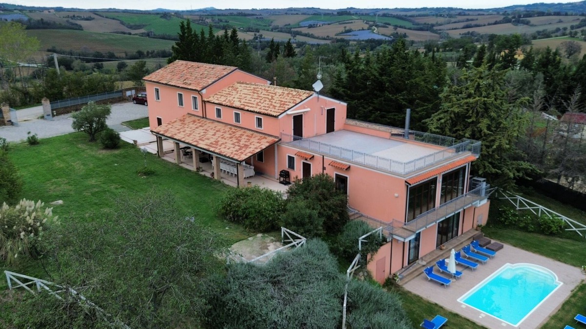 Mombaroccio Villa | Villa with pool: sea and land in the beautiful Marche hills