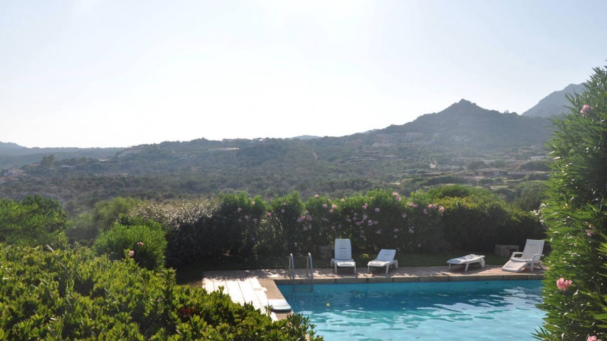 Cala di Volpe Villa | Villa with Private Garden, Parking & Shared Pool!