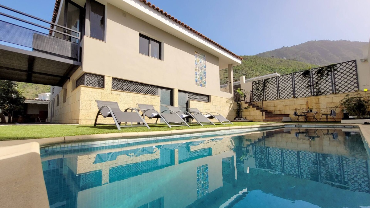 Las Cuevas Villa | Villa with Privacy and Spectacular Views of Teide, Sea, Orotava Valley