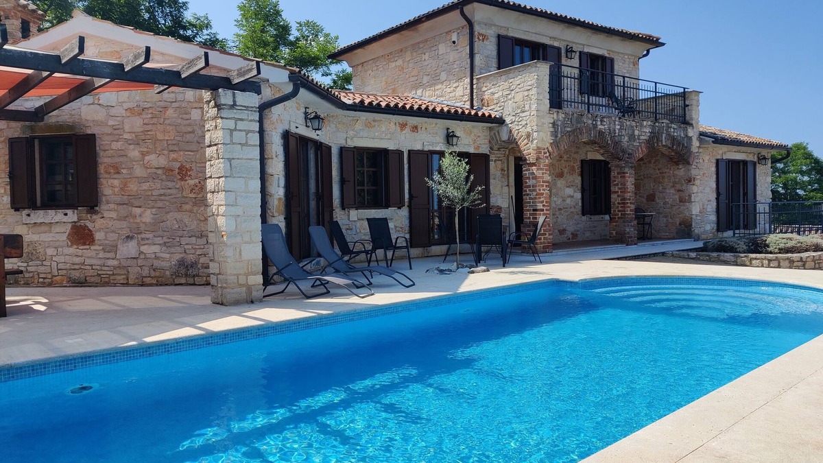 Mofardini Villa | Villa with Private Heated Tiled Pool, Safety Cover and A/C.