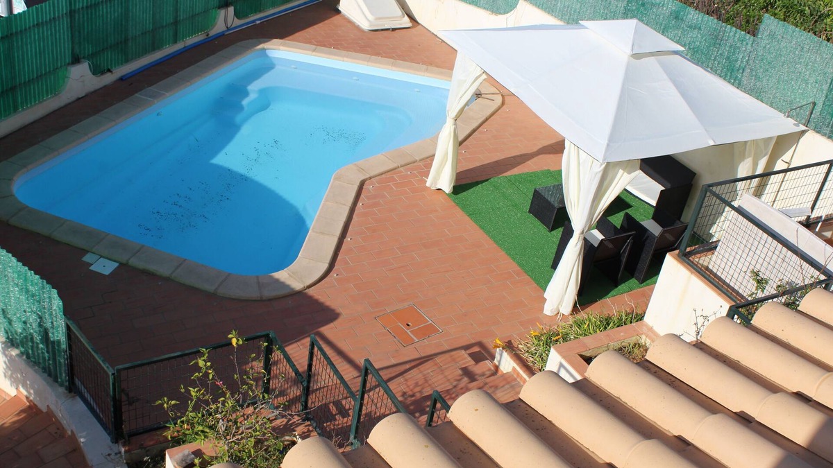 Urbanizacao dos Calicos Villa | Villa with Private Pool, Pool Table. 7 Beds- 5 double 2 single, sleeps 10