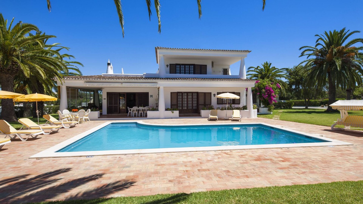 Vale Navio Villa | Villa with Private Pool in Rural Peaceful Location - Only 5 Minutes To Albufeira