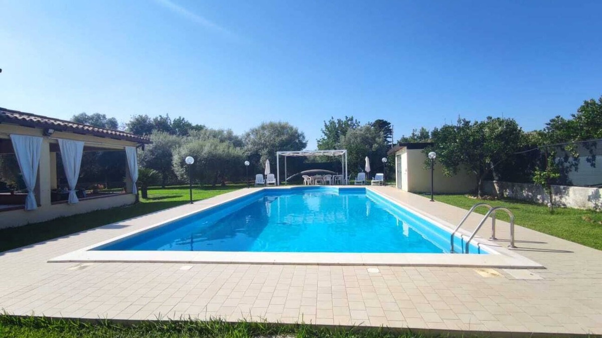 Floridia Villa | Villa with private pool surrounded by greenery