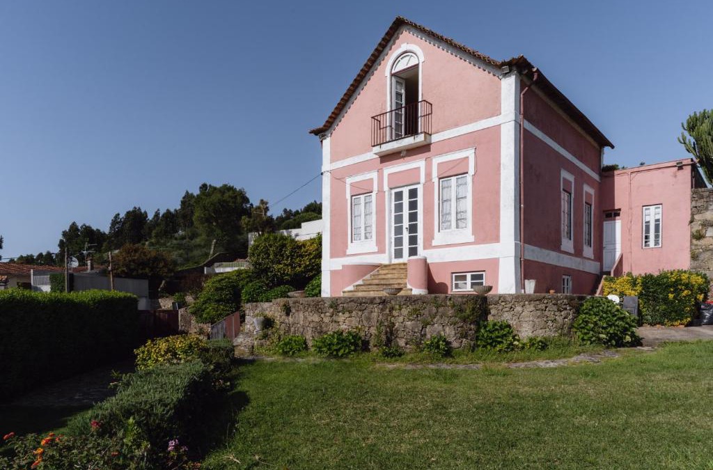Povoa De Varzim Villa | Villa with private pool and garden by Go2oporto