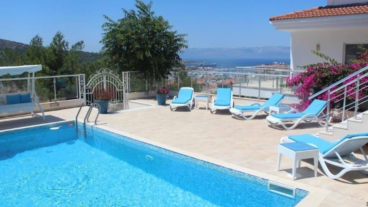 Cesme Villa | Villa with Private Pool and Sea Views, Fully Air Conditioned Throughout