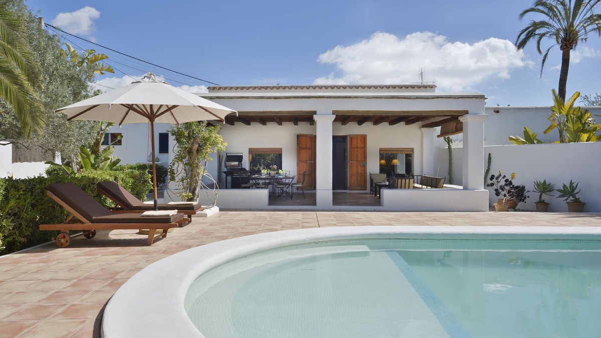 Ibiza Town Villa | Villa With Private Pool & Garden, 5 minutes walk to the Beach