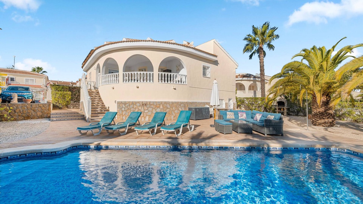 Quesada Villa | Villa with Private Pool, Garden, Air Conditioning & Wi-Fi