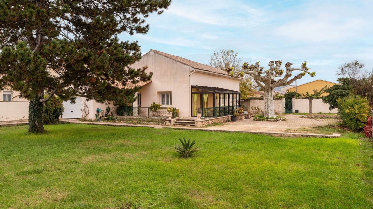 Lapalud Villa | Villa with Private Terrace & Wi-Fi