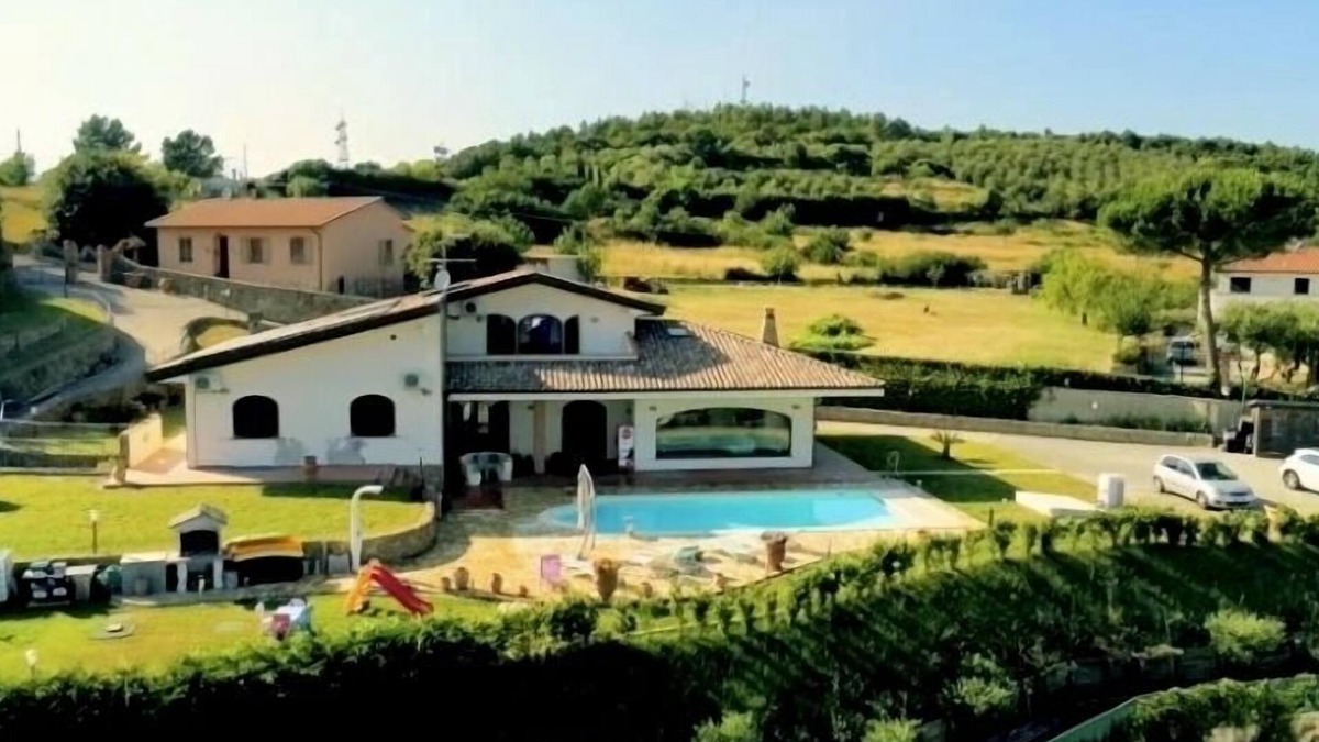 Livorno Villa | Villa with sauna pool, chrome therapy and fitness area