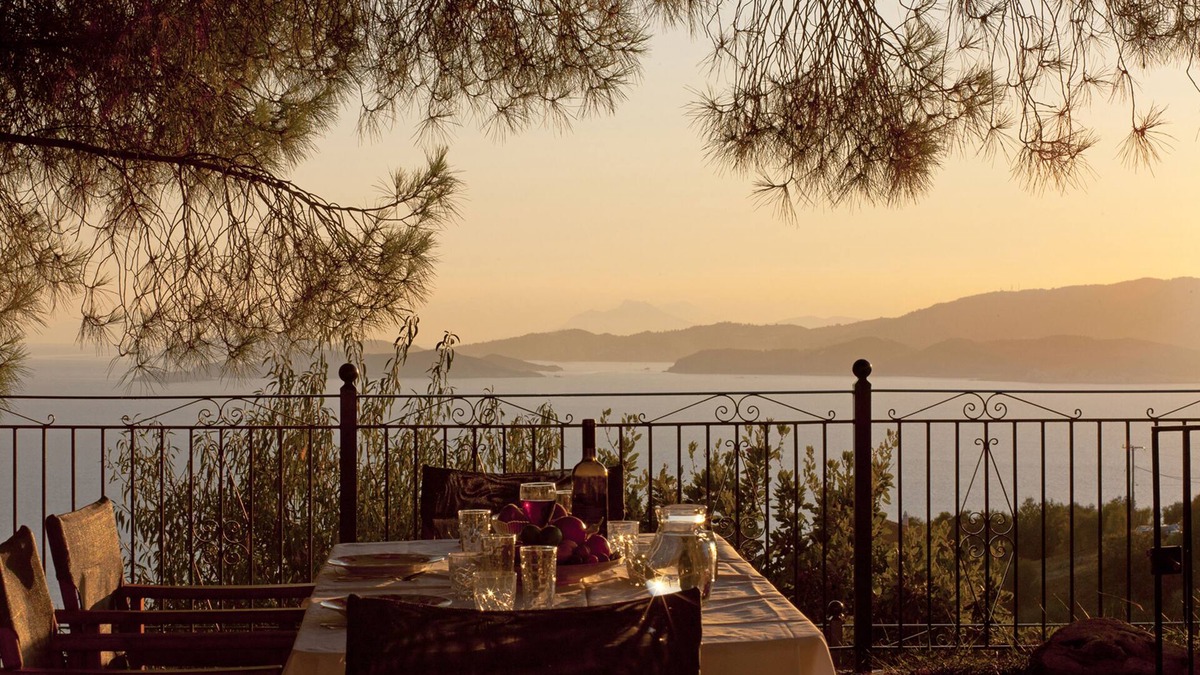 Glossa Villa | Villa with stunning view out to the sea accross the viladge of Glossa