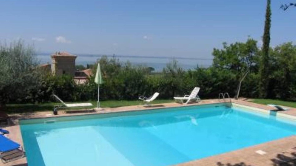 San Feliciano House | Villa with swimming pool and garden- San Feliciano, Trasimeno lake