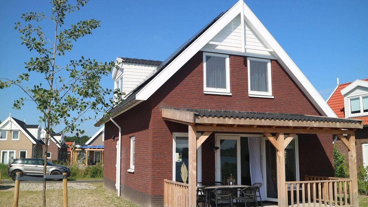 Municipality of Nissewaard House | Villa with swimming and fishing pier
