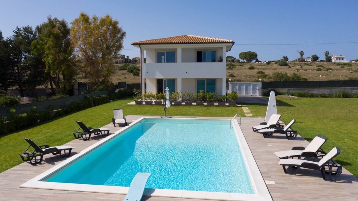 Plemmirio Villa | Villa with swimming pool a few meters from the sea (protected marine reserve of Plemmirio)