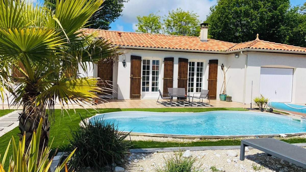 Breuillet Villa | Villa with swimming pool