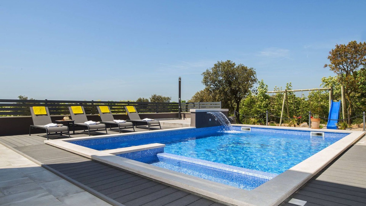 Viskovici Villa | Villa with swimming pool, outdoor kitchen, sauna, jacuzzi, play area and sea view