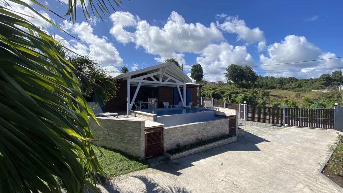 Le Moule House | Villa with swimming pool - 2 suites - 5 Mn coastline - 3 star rating