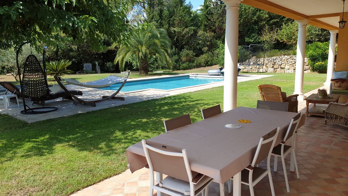 Les Baraques Villa | Villa with swimming pool not overlooked in private secure domain in Mougins