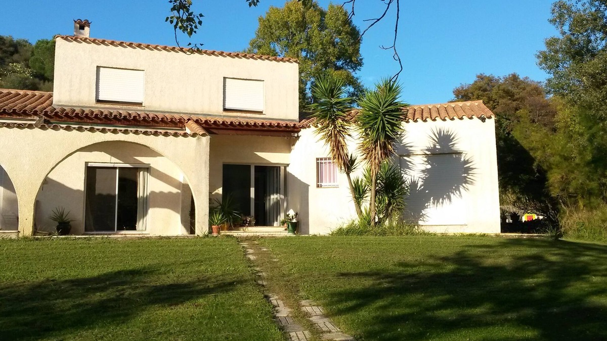 Millas Villa | Villa with swimming pool, located in the heart of the Catalan garrigue.