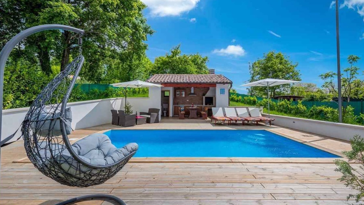 Lindar Villa | Villa with swimming pool and garden kitchen