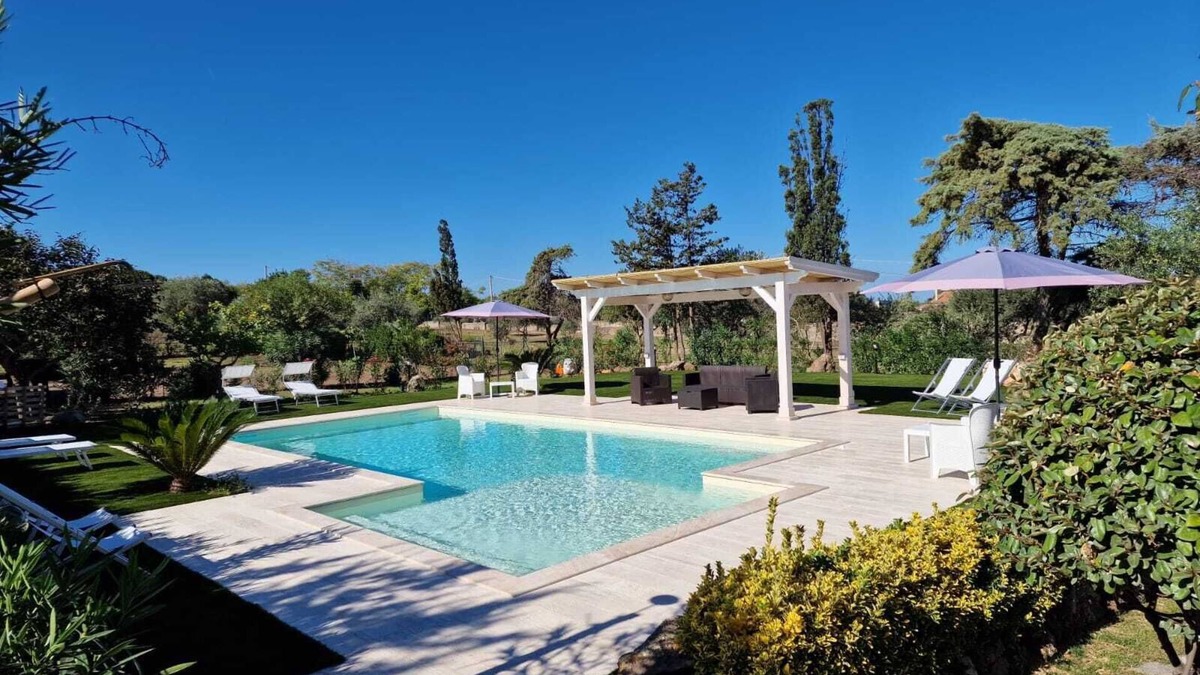 Sorso Villa | Villa with swimming pool, surrounded by flower gardens, near the sea.
