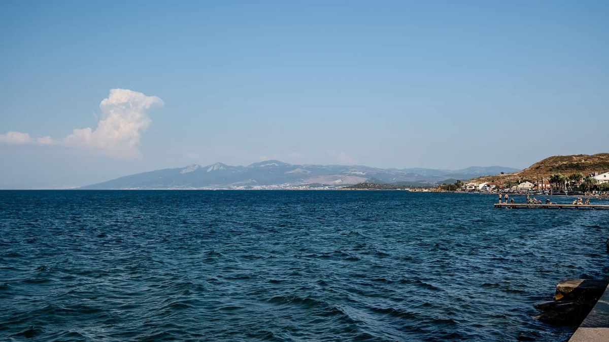 Urla Villa | Villa with Terrace Right by the Sea in Urla