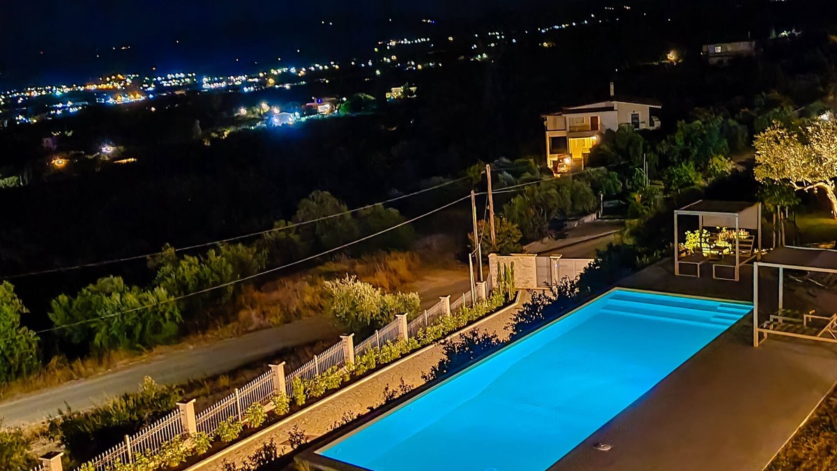 Kiparissia Villa | Villa With Unimpeded View to the Gulf of Kyparisia Next to the Medieval Castle