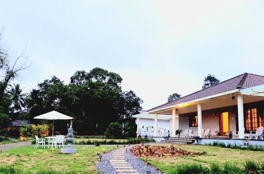 Sringeri Villa | Villa Wodeyarmutt Tropical luxury living