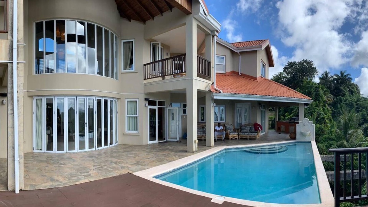 Morne Fortune Villa | Villa Xona - a Luxury villa with stunning views - perfect for entertaining