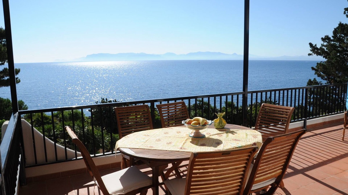 Zarbo di Mare Villa | VILLA ZARBO DI MARE ON THE ROCKS FIRST FLOOR