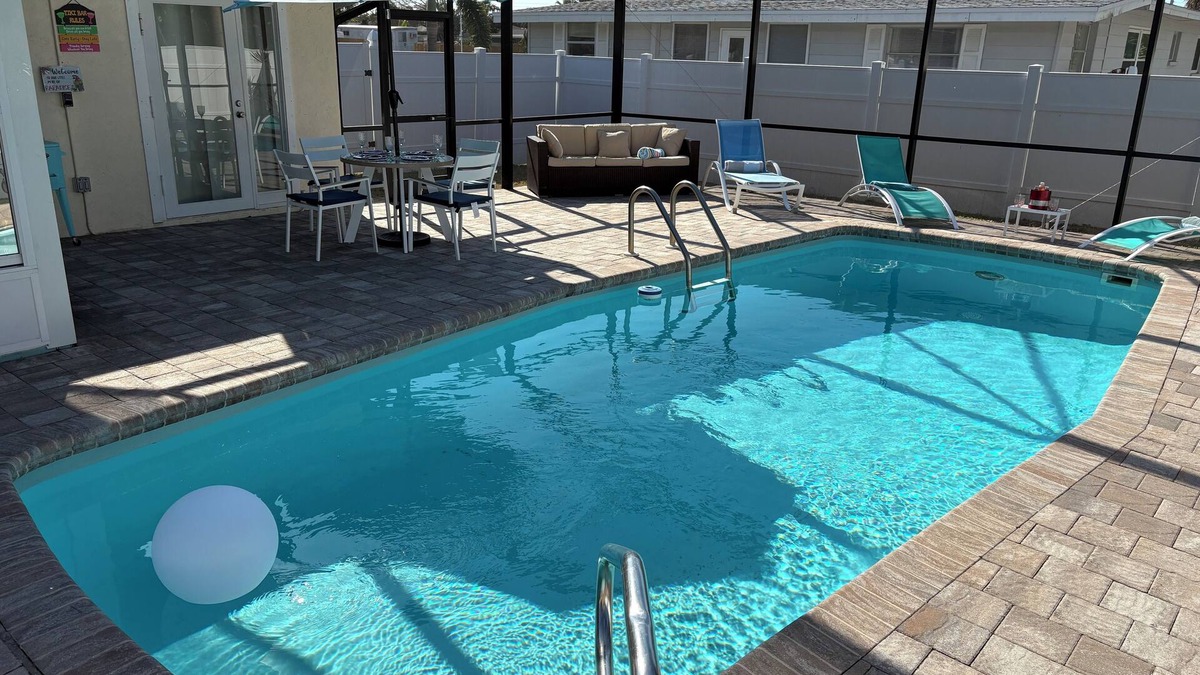 South Venice House | Villa ZaZa - Nicely furnished 2 bedroom, 2 bathroom home with heated pool.