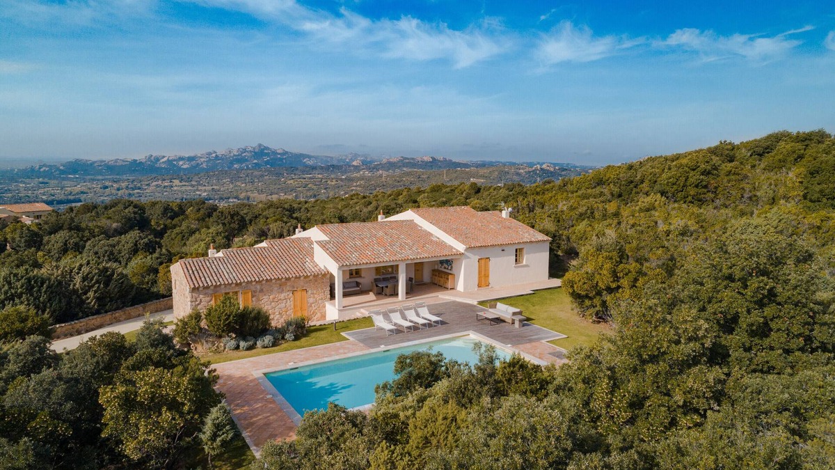 Arzachena Villa | Villa 'Zino Con Dependance' with Sea View, Wi-Fi and Air Conditioning