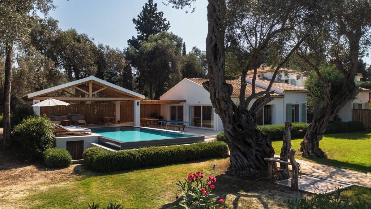 Molos Villa | Villa Zo - Four Bedroom Villa, Sleeps 8