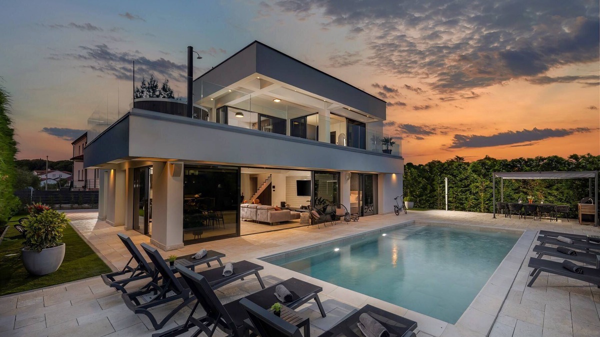 Krizine Villa | Villa Zorina heated pool, Jacuzzi & sauna, private parking, pet friendly