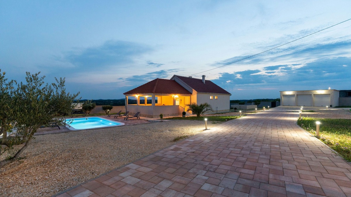 Benkovac Villa | Villa Zrilić ZadarVillas
