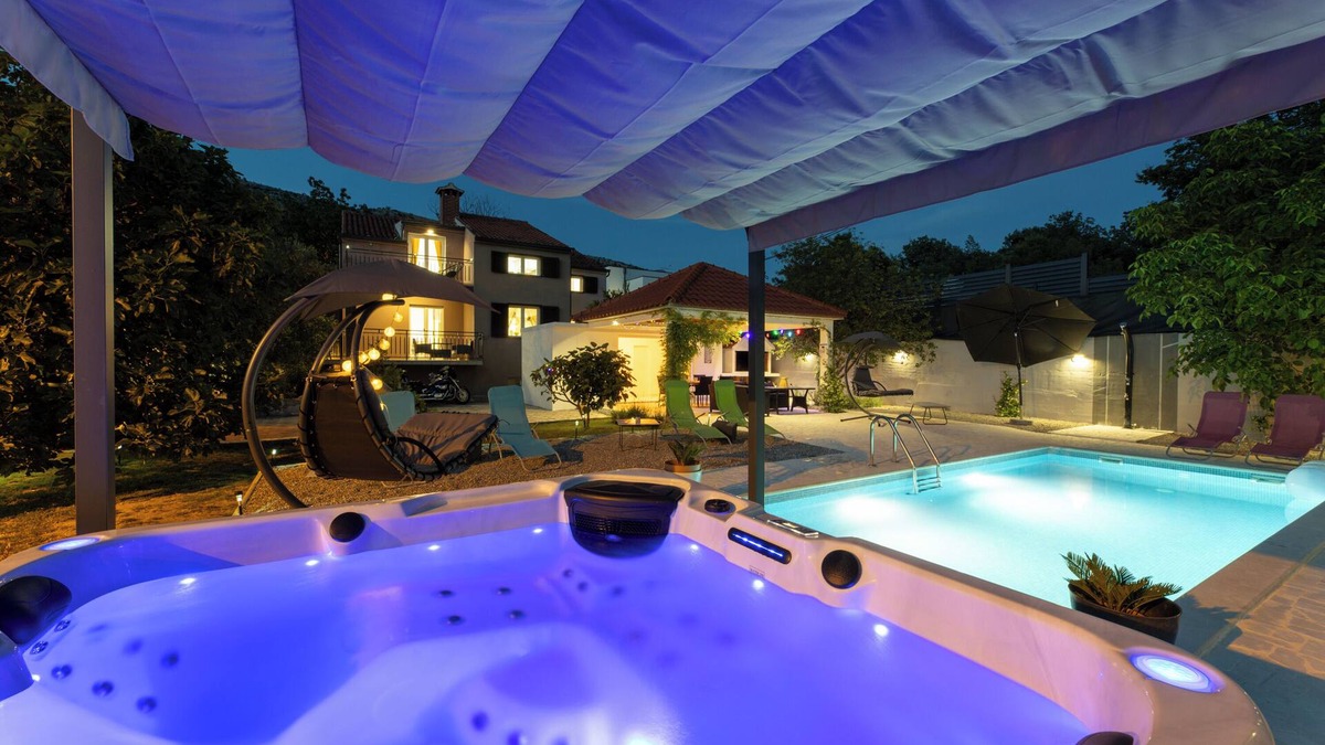 Srinjine House | Villa Zrincy near Split: heated pool, hot tub, all bedrooms are air conditioned.