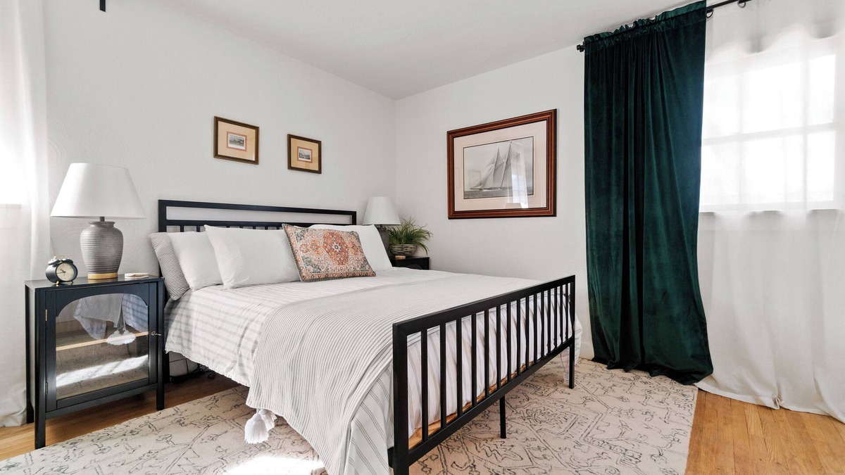 Larkspur Apartment | Villa75: Perfect Midtown Location w/Cozy Fire Pit