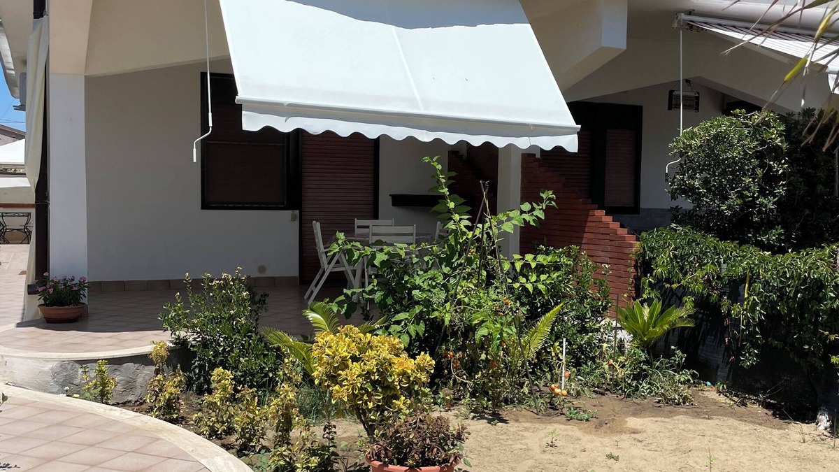 Agnone Bagni House | VillaAcacieCapì a few dozen meters from the sea
