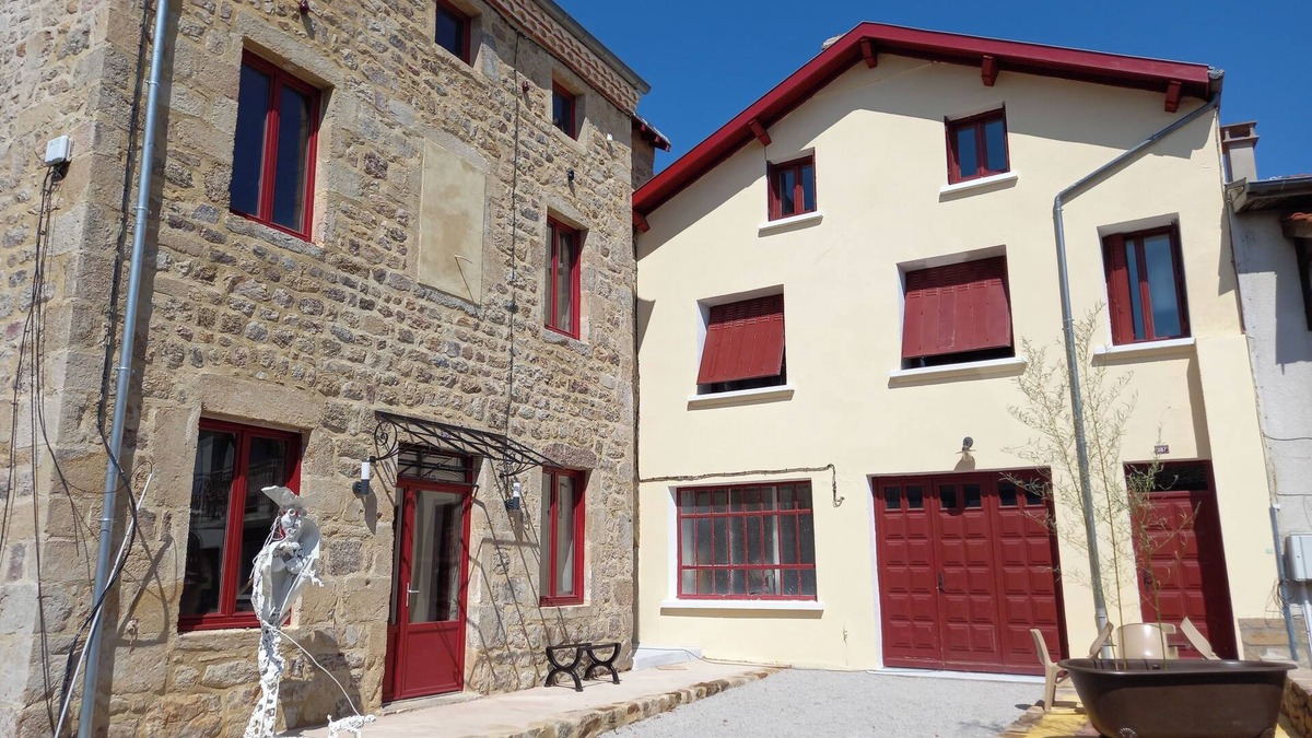 Rozier-Cotes-d'Aurec House | Village artist's house