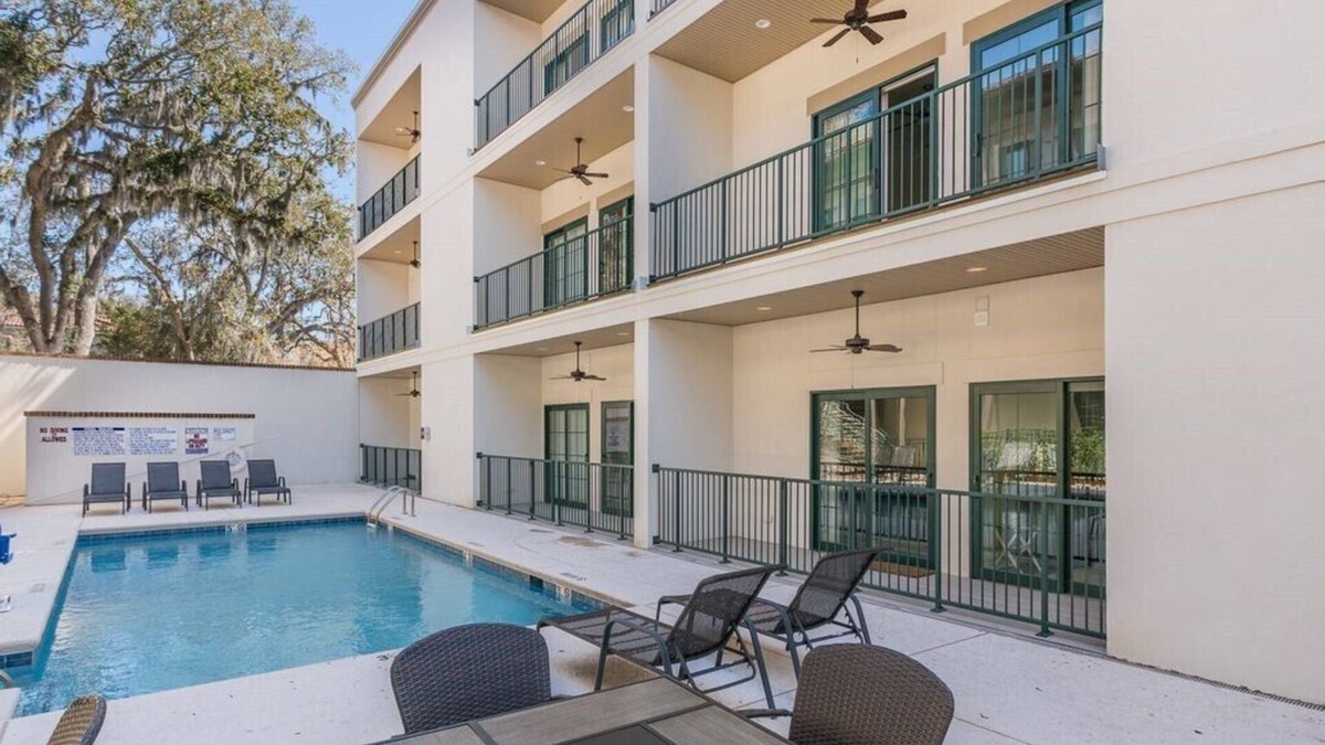 King City Condo | Village-Area Condo w/Pool Unit 2106 First Floor