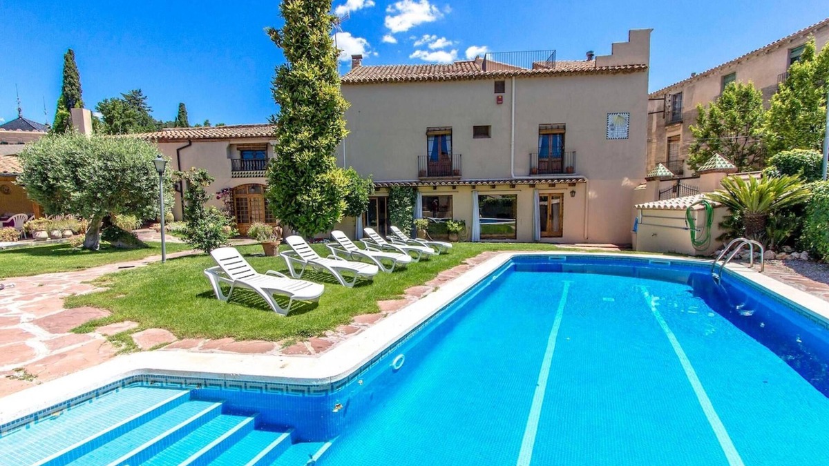Castellar del Valles Villa | Village center (no car needed) 35km to Barcelona!