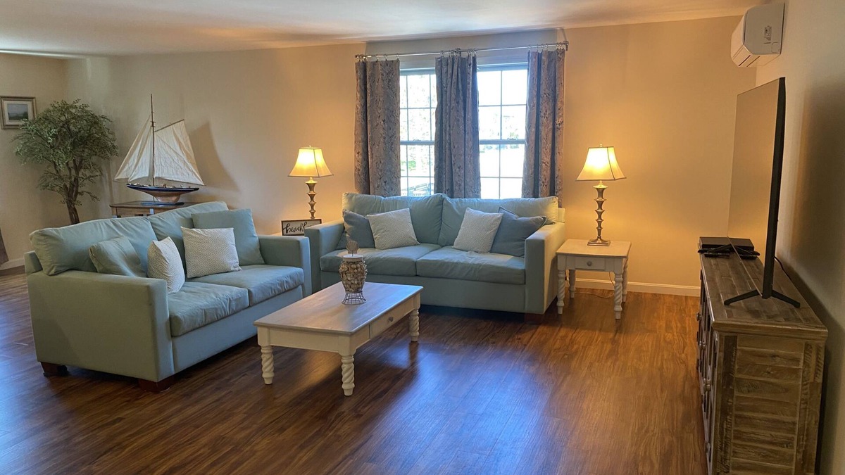 Jamestown Apartment | Village - Central location