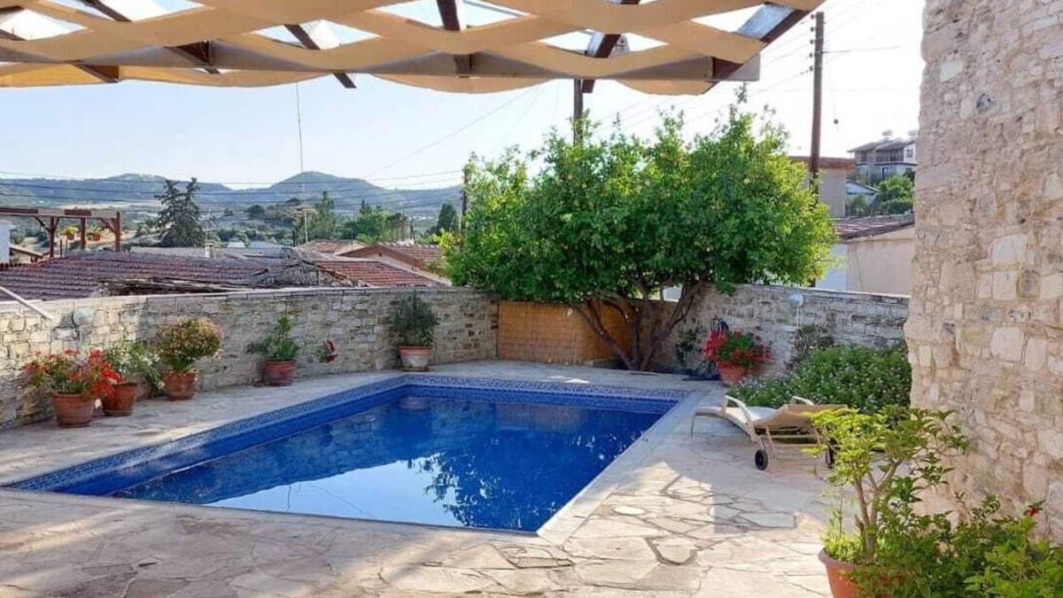 Skarinou Apartment | Village Charm Pool Apartment at Skarinou